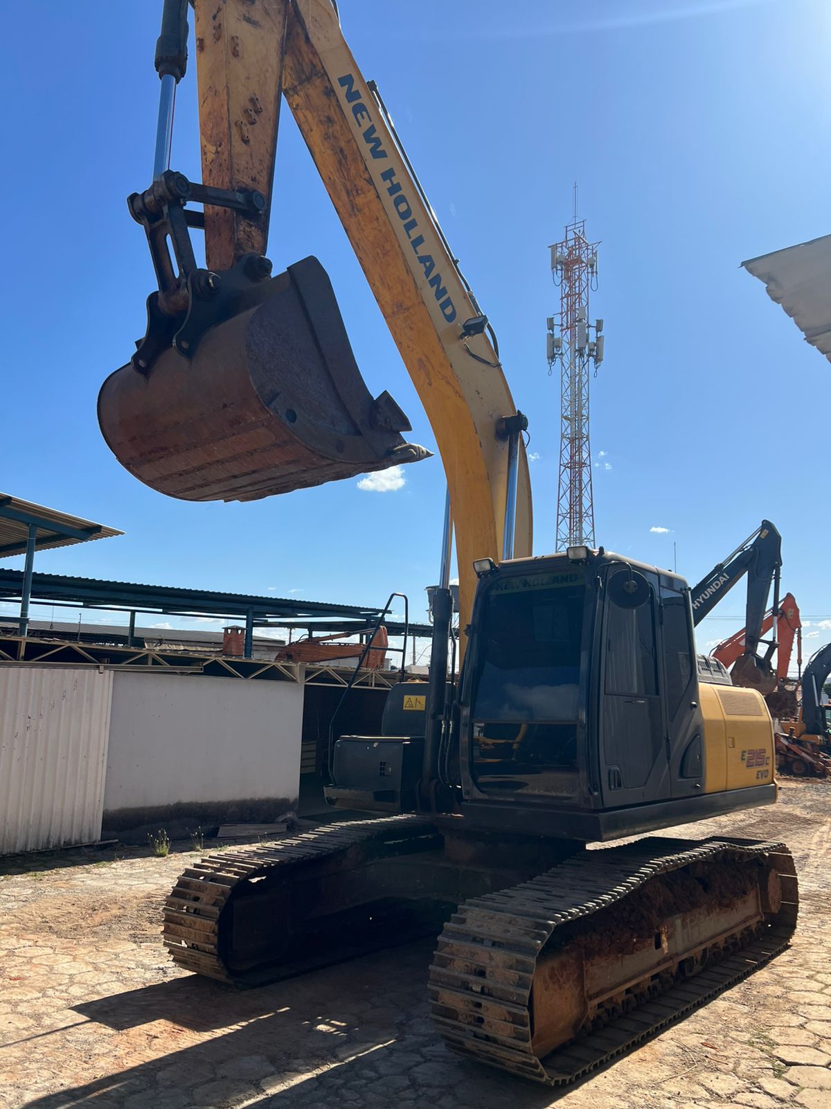 E215C EVO Escavadeira  New Holland